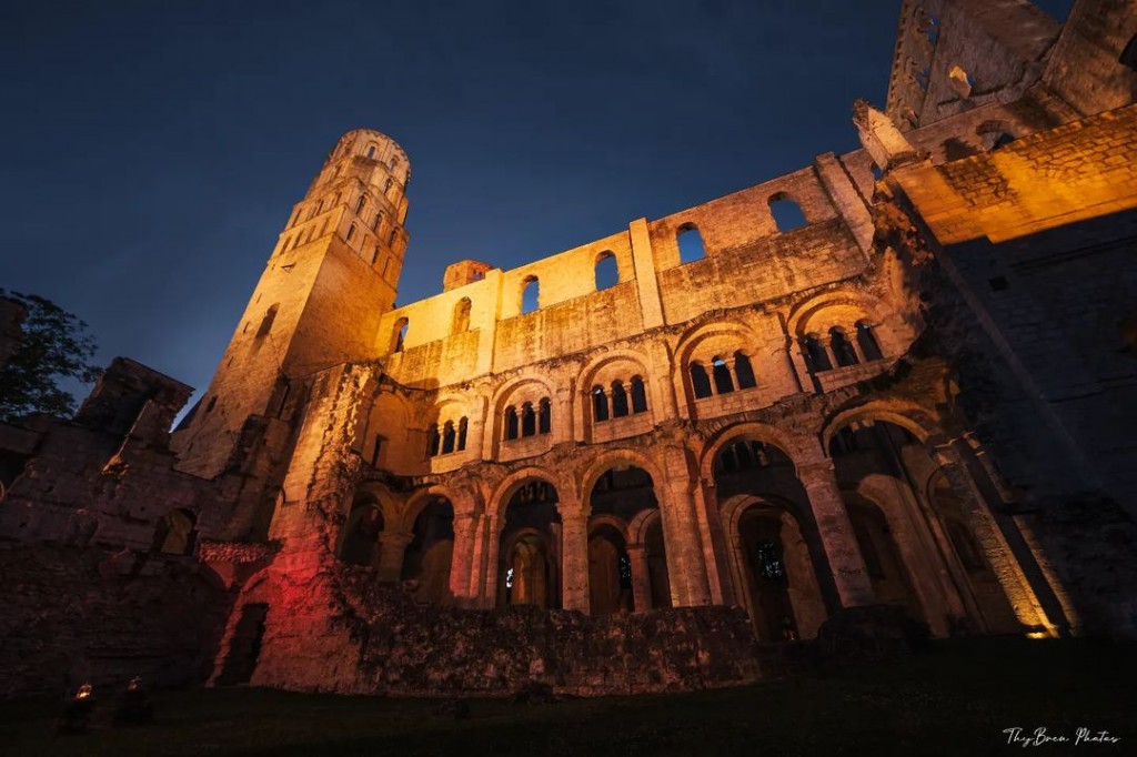 Abbaye de Jumièges. Crédit photo : ThyBren Photos