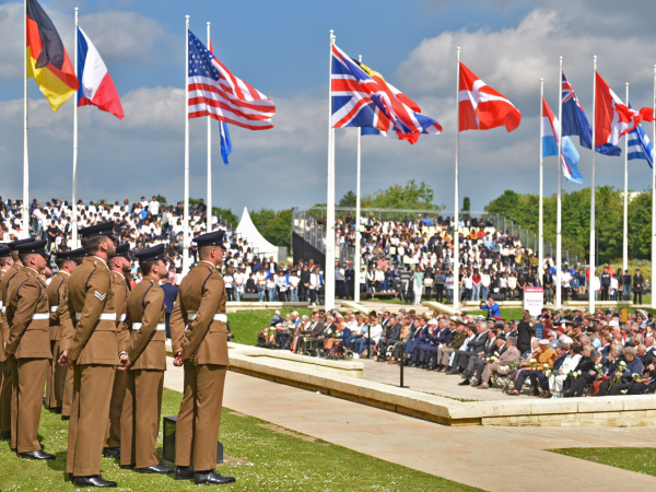 583690-ceremonie_de_la_transmission_au_memorial_-_6_juin_2024_-_80e-solveig_de_la_hougue___ville_de_caen-1500px